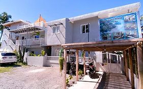 Bella's Guest House Pooc  Philippines